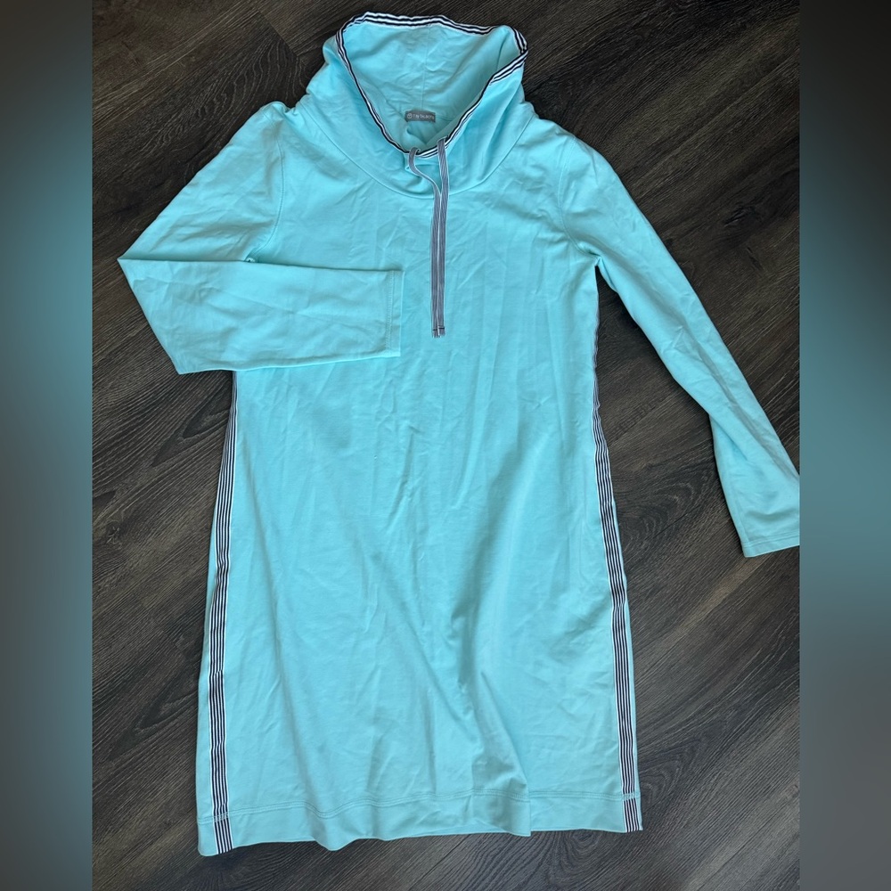 T by Talbots Aqua 100% cotton dress with decorative adjustable neckline. Nee!